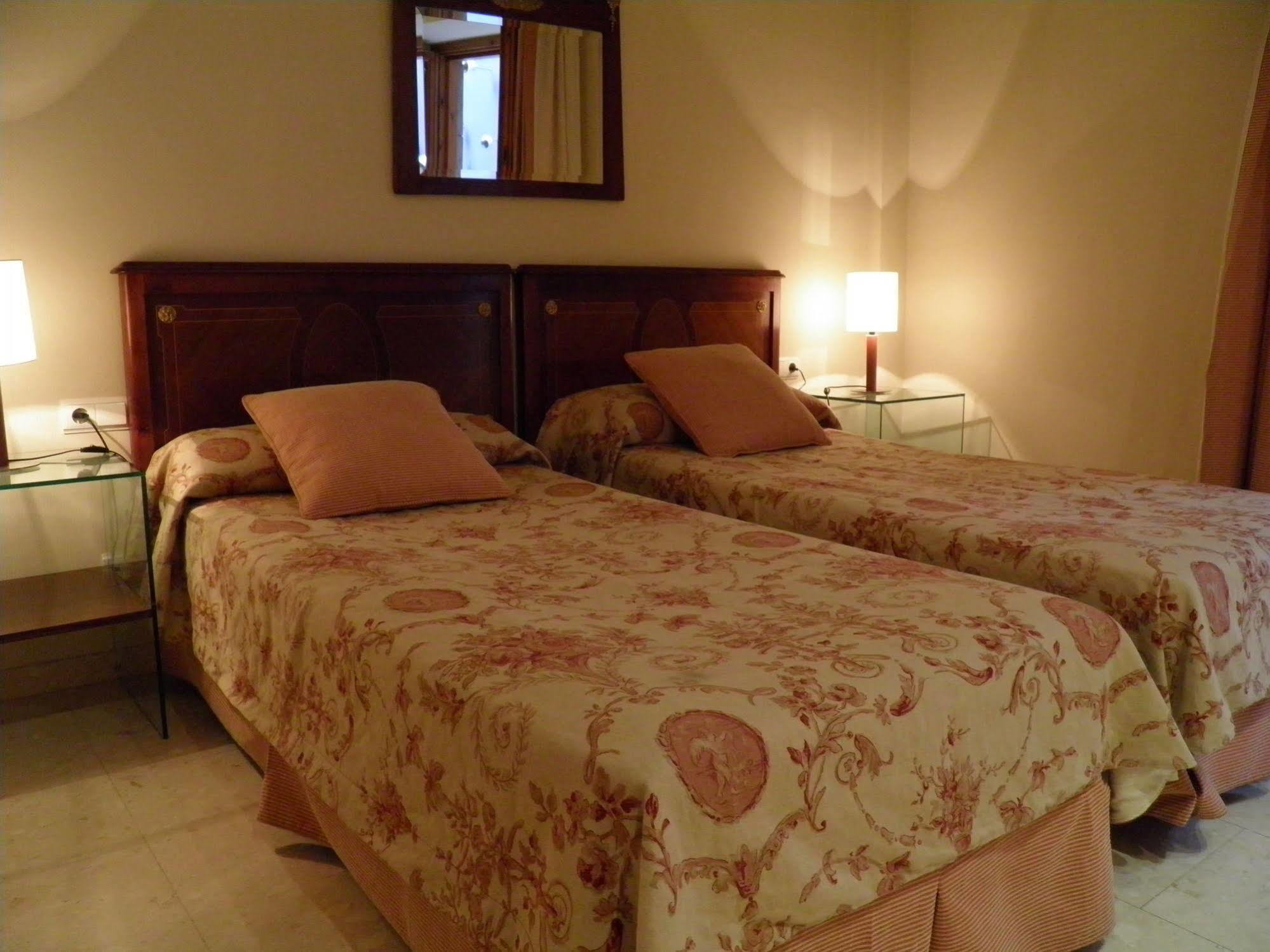 Apartaments St. Jordi Comtal Барселона Экстерьер фото
